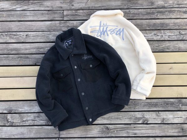 Sudadera con capucha Stussy: una prenda versátil para cualquier armario