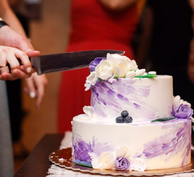 Popular Cake Trends To Make Your Wedding Anniversary Celebration Special