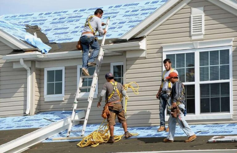 How to Spot a Reliable and Licensed Roofing Contractor Near You