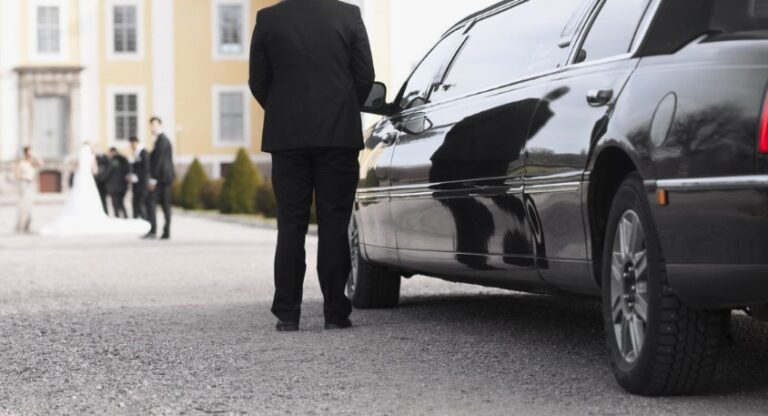 Top Benefits of Hiring a Limo Service for Airport Transfers