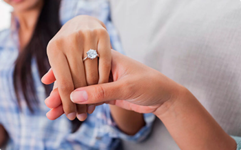 Top 5 Engagement Ring Trends for Women in the UAE in 2025