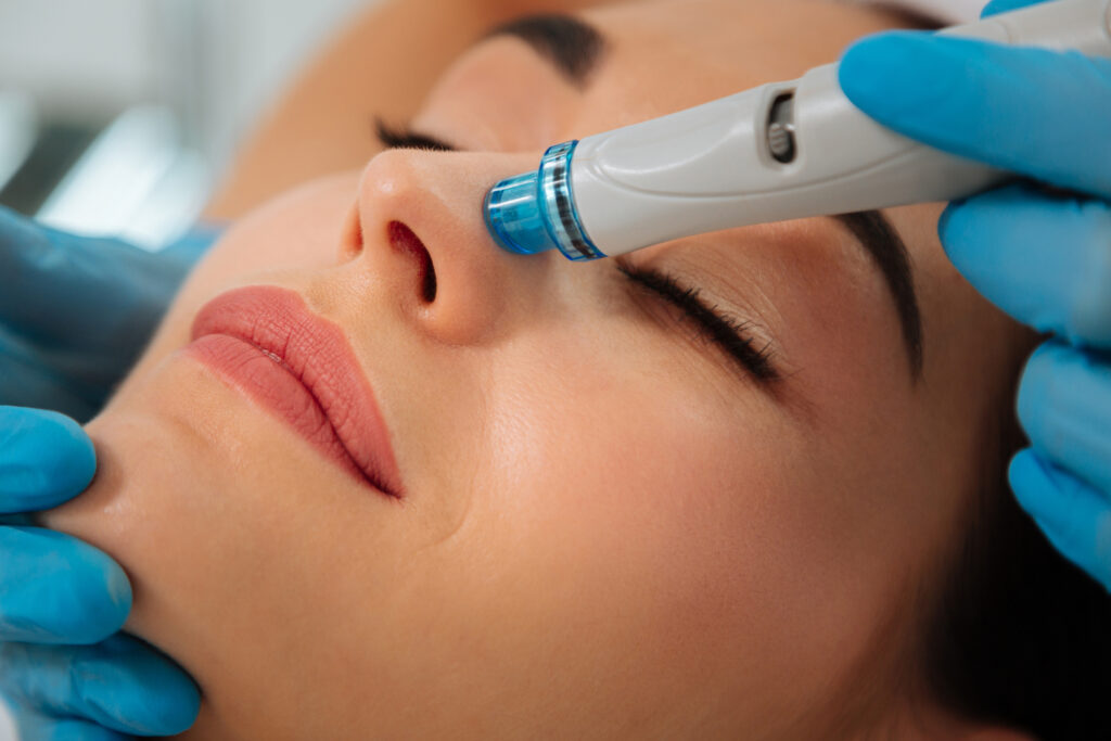 HydraFacial vs. Traditional Facial: Key Differences Explained