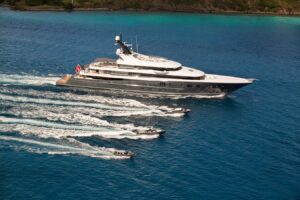 How to Choose the Right Yacht: Mega vs. Small Yacht Tips