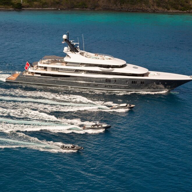 How to Choose the Right Yacht: Mega vs. Small Yacht Tips