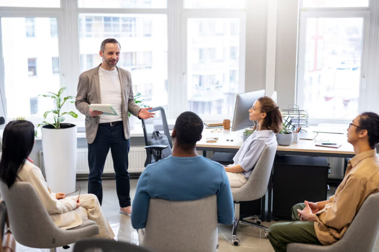 How an Online Employee Training Platform Can Improve Leadership and Management Skills