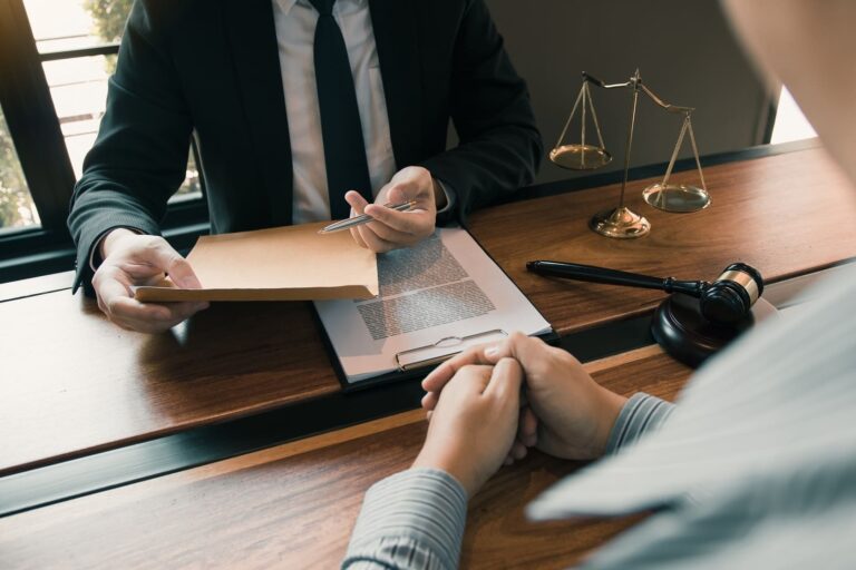Corporate Law in Ontario: Everything Businesses Need to Know