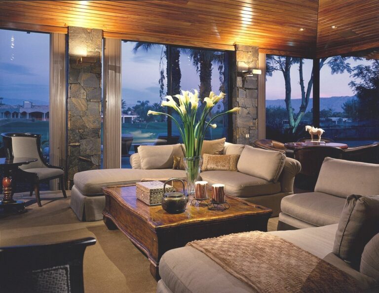 Can A Penthouse Be Both Minimal And Magnificent?