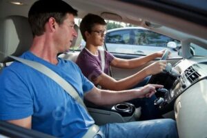 How to Choose the Right Automatic Driving Instructor in Swinton