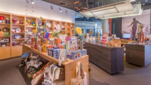 How to Create a Custom Gift Basket with Items from a Gift Shop