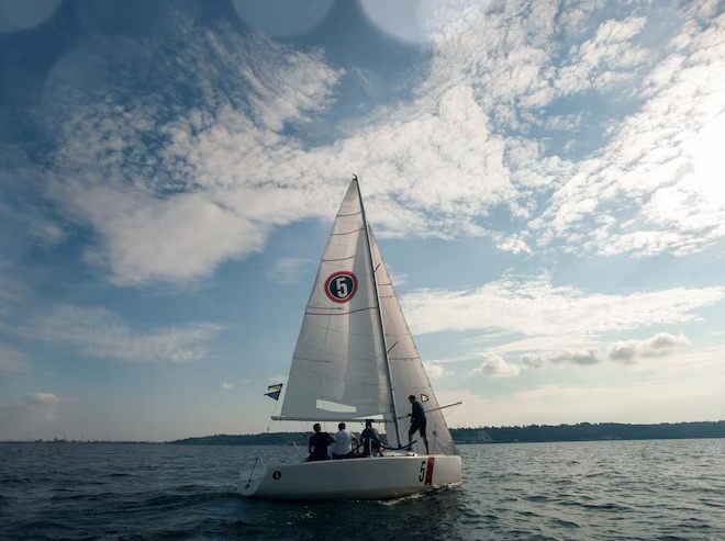 Unlocking the Full Potential of the Hunter 260 with Custom High-Performance Sail