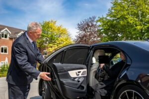 Heathrow Airport Chauffeur Services: Stress-Free Travel from Takeoff to Landing