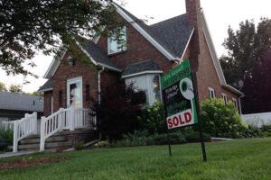How Custom Real Estate Signs Drive Property Sales for Orlando Agencies