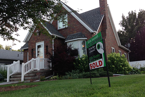 How Custom Real Estate Signs Drive Property Sales for Orlando Agencies