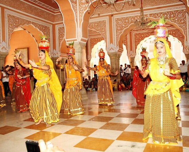 Jaipur Sightseeing with Family and Friends