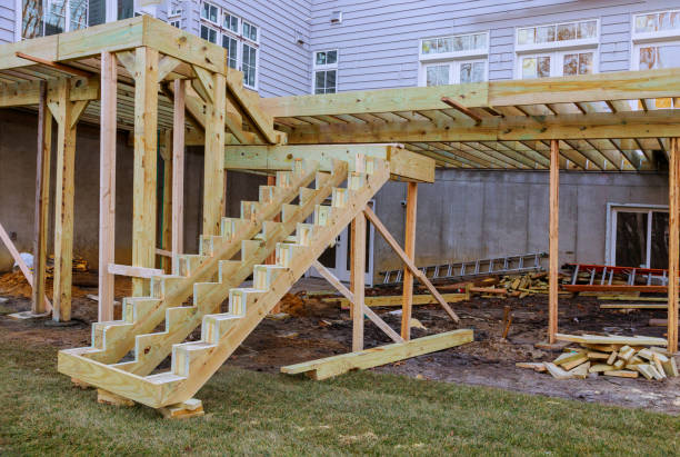 How to Choose the Right Deck Builder for Your Home Project?
