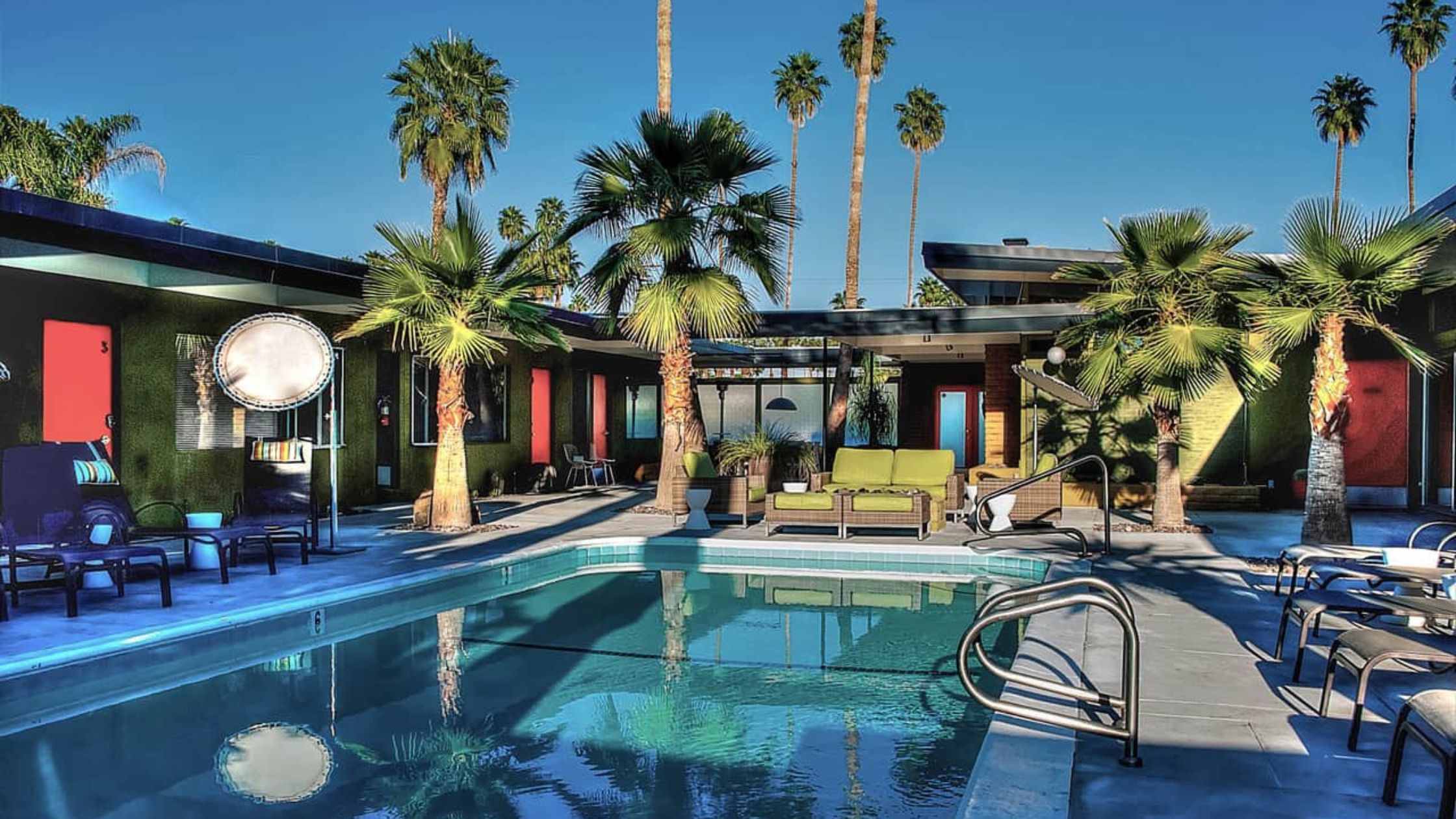 Retro Hotels in Palm Springs